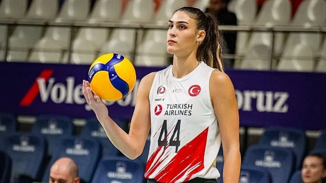 Karmen Aksoy kimdir? Filenin Sultanları'nın genç yıldızı kaç yaşında, hangi takımda oynuyor, neden sakatlandı?