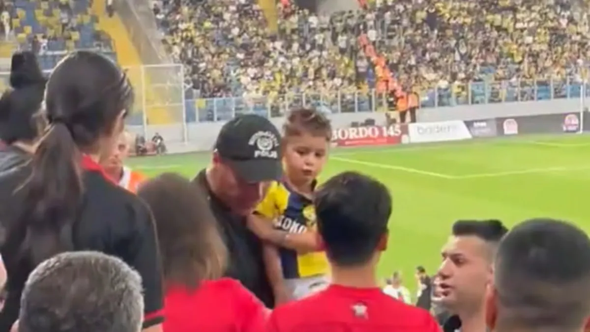 Fenerbahçe maçında çocuğun forması çıkarıldı: Soruşturma başlatıldı