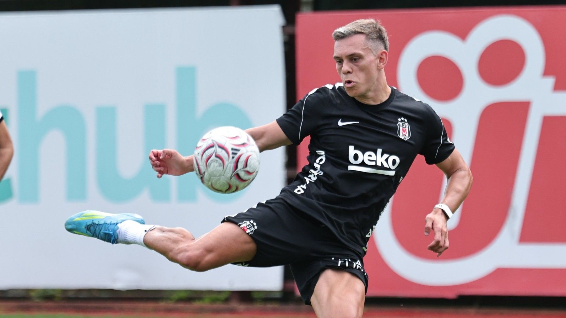 Leandro Trossard, Beşiktaş’la ilk antrenmanına çıktı!