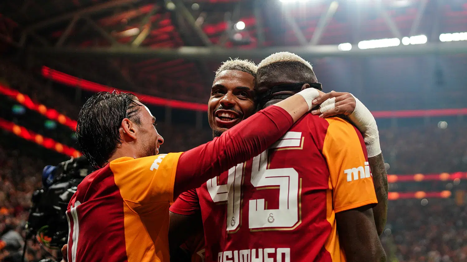Galatasaray, Süper Lig tarihine geçti: Fenerbahçe'yi geride bıraktı