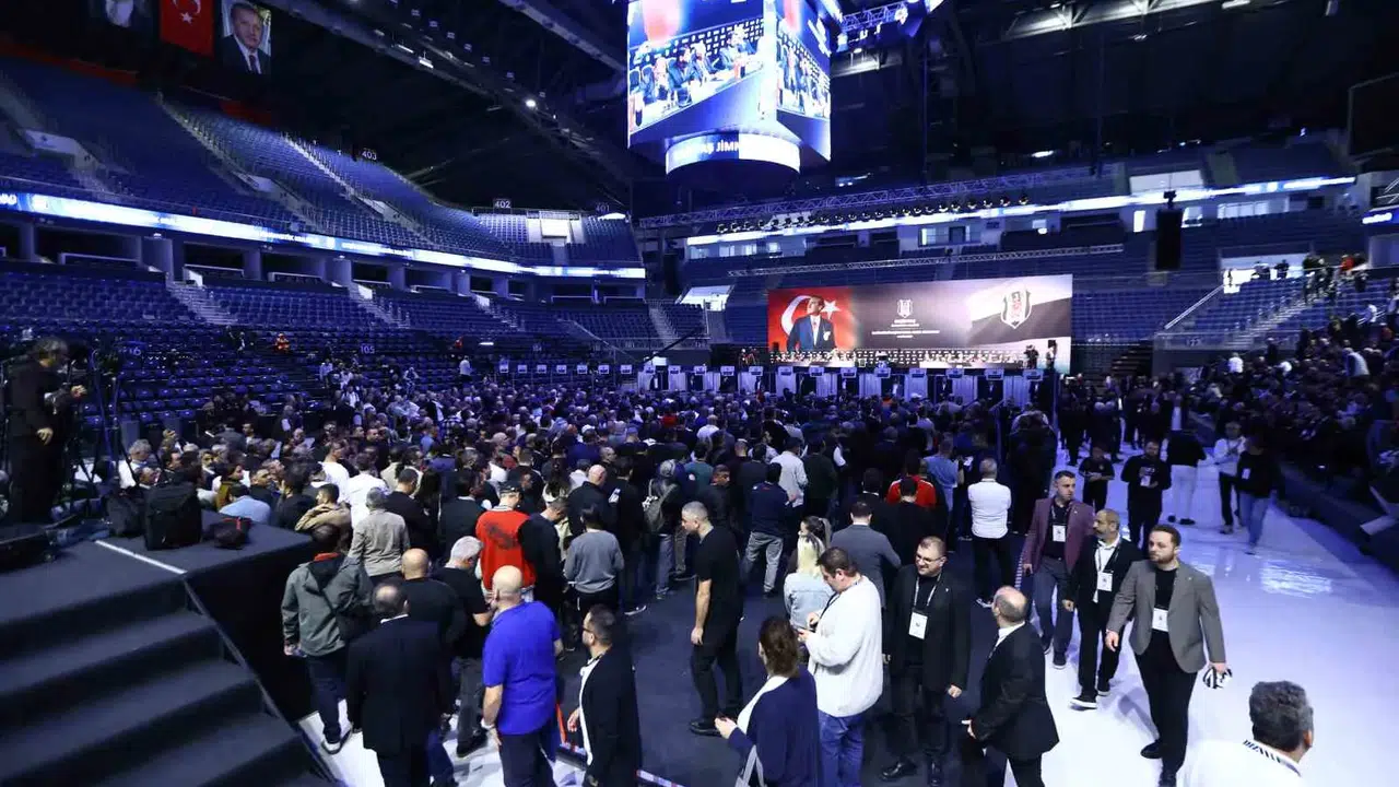 Beşiktaş'ta Sandık Başı: Siyah-Beyazlı Camia Yeni Dönem İçin Kararını Veriyor