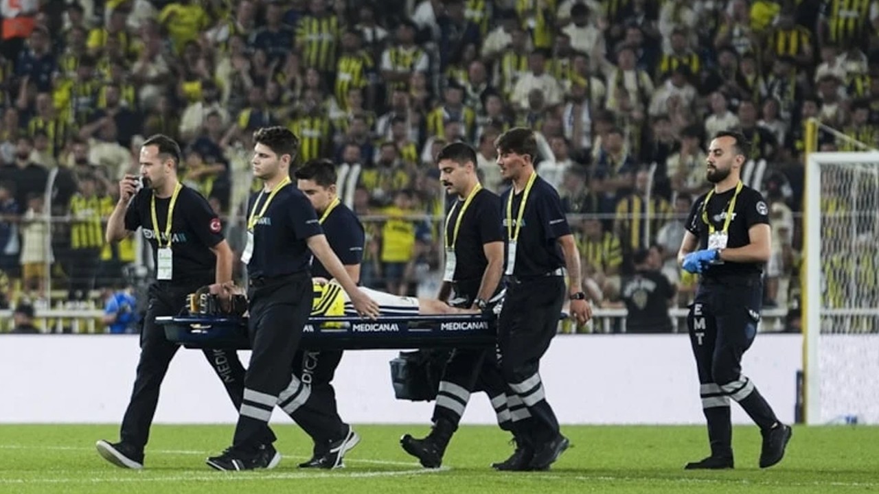 Fenerbahçe'den açıklama geldi! Kerem Aktürkoğlu hastaneye götürüldü