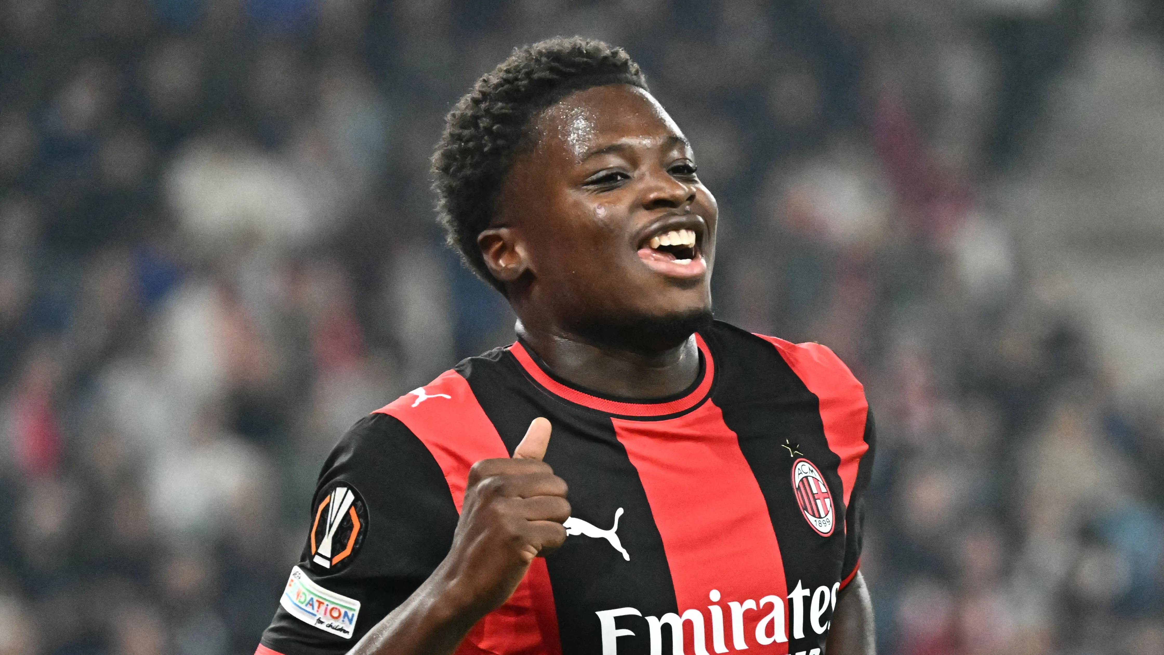 AC Milan, Avrupa Ligi’ndeki hat-trick performansının ardından Alphadjo Cisse’nin geleceğini yüksek ücretli yeni bir sözleşmeyle güvence altına…