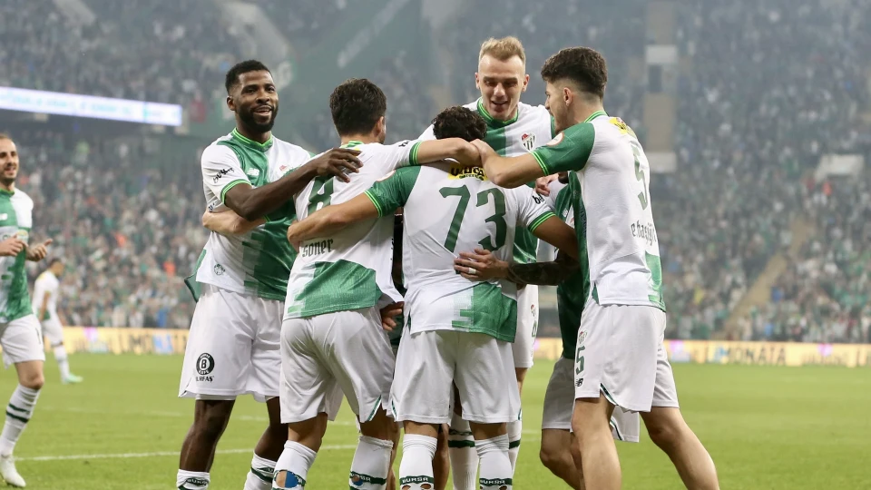Kelechi Iheanacho Türk futbol tarihine geçti: Bursaspor formasıyla üst üste 11. golünü attı | Futbol Haberleri