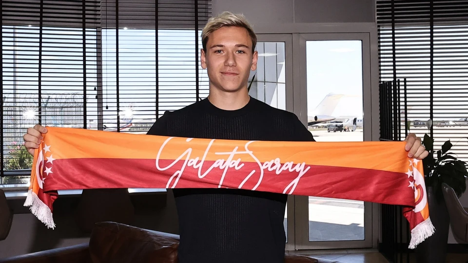 Galatasaray, Aleksey Batrakov'un lisansını çıkardı