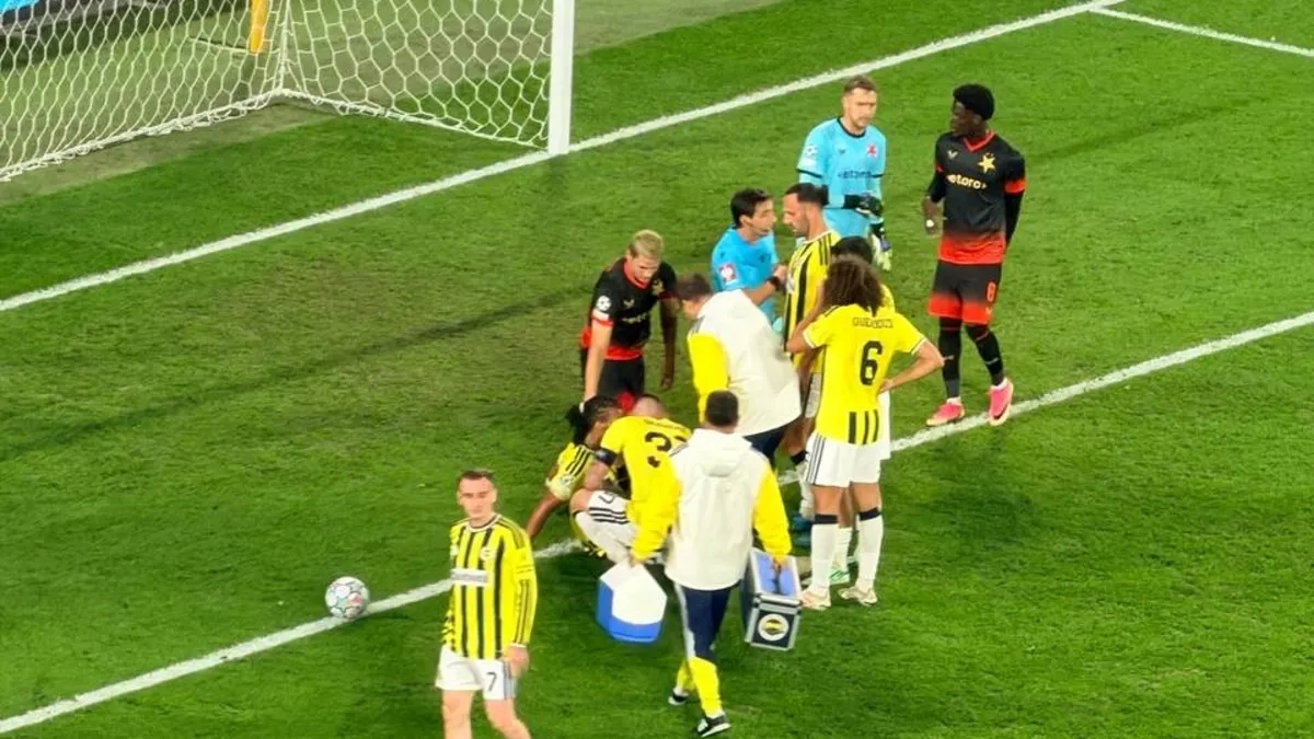 Fenerbahçe'de şok sakatlık! Slavia Prag maçının 21. dakikasında oyundan çıktı
