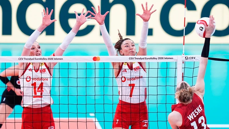 Filenin Sultanları, Avrupa Şampiyonası'nda yarı finalde! (Türkiye 3-1 Almanya voleybol maçı)