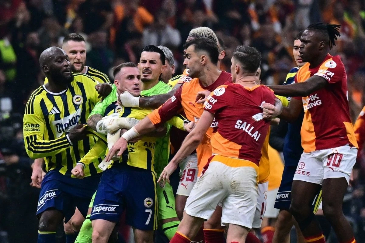 Galatasaray, maç sonunda olayların çıktığı derbiyle ilgili açıklama yapan Fenerbahçe'ye yanıt