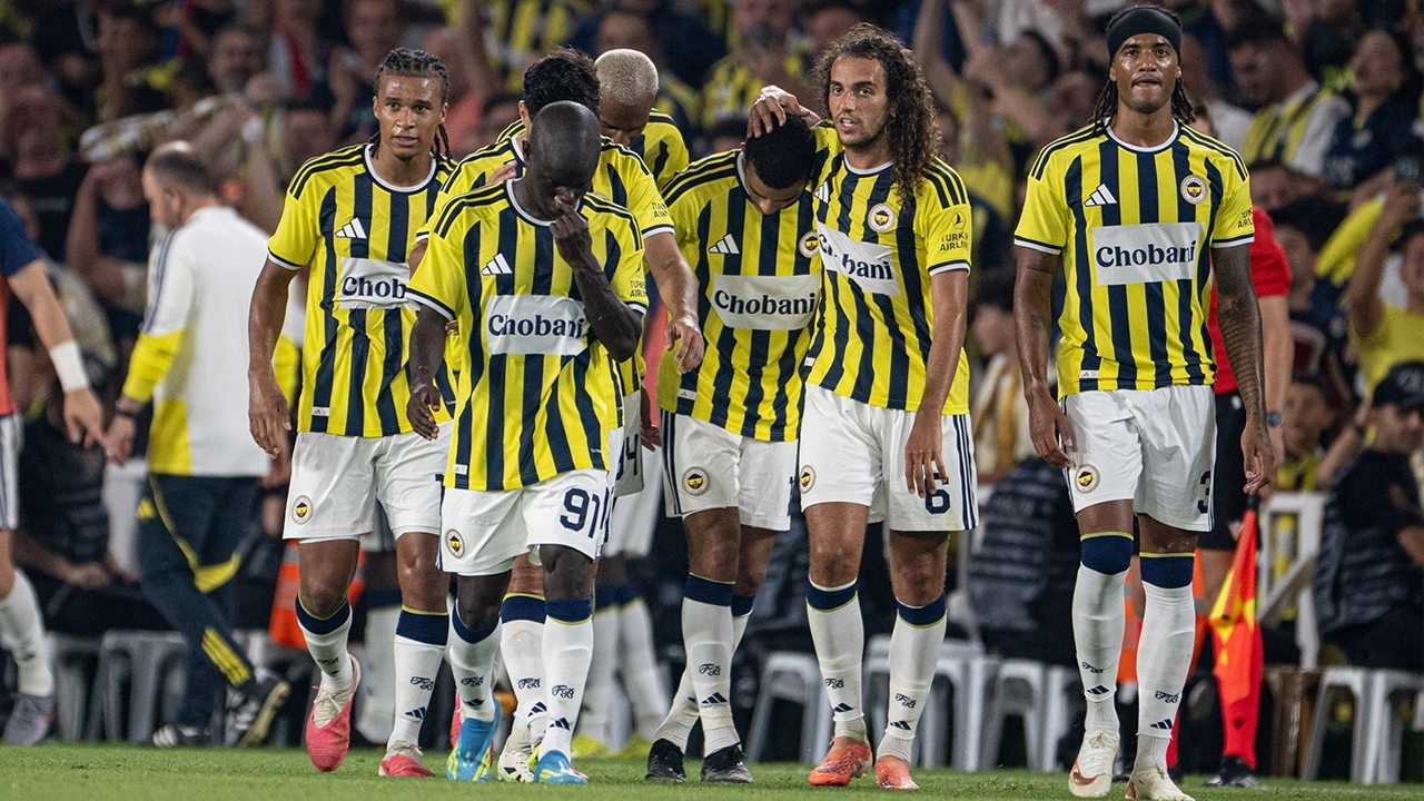 Fenerbahçe'de beklenmedik ayrılık anlaşması: Yeni sezonun yıldızı olmuştu