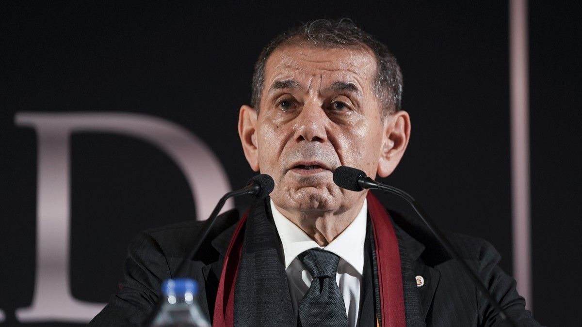 Galatasaray tribünleri Dursun Özbek’i protesto etti!