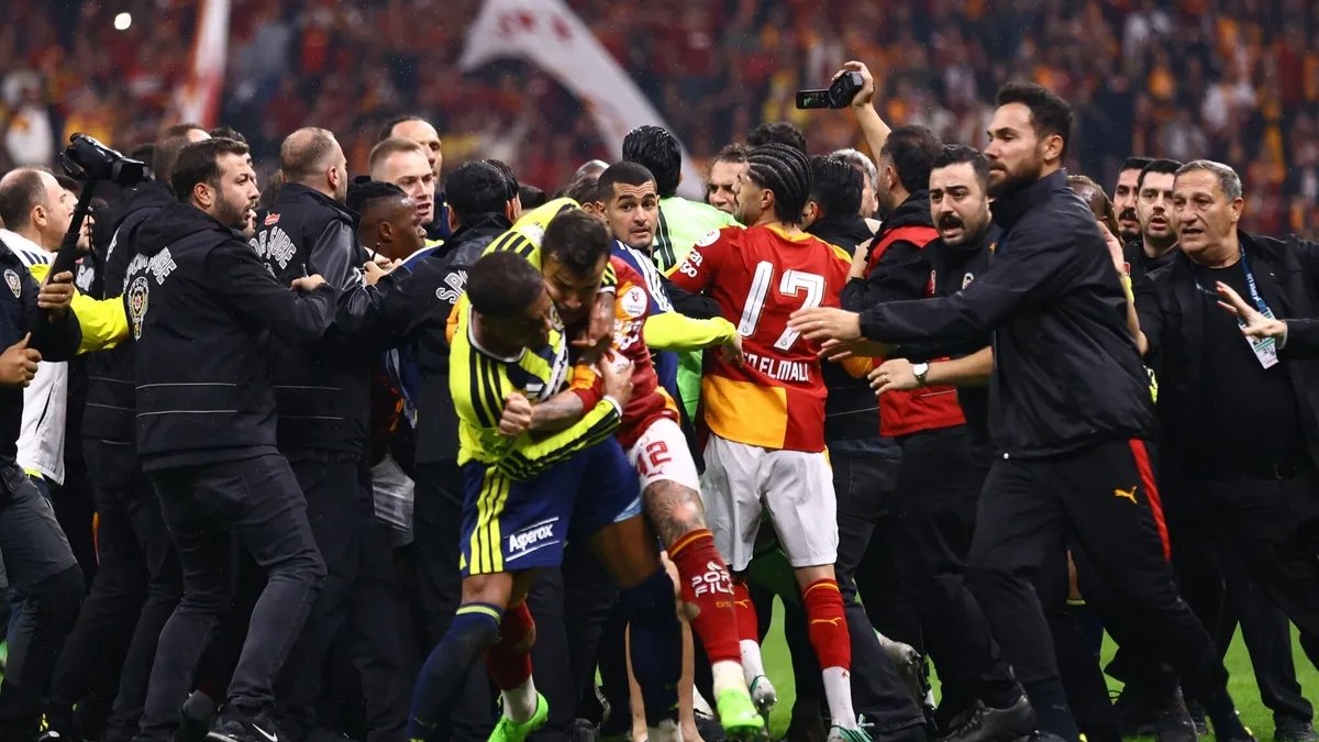 Galatasaray'dan Fenerbahçe'ye olay sözler! 'Ancak kendi taraftarlarını kandırabilirler'