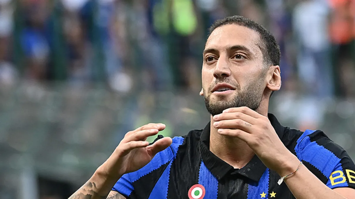 Inter’in yıldızı Hakan Çalhanoğlu ezeli rakibe! Sürpriz transferi duyurdular...