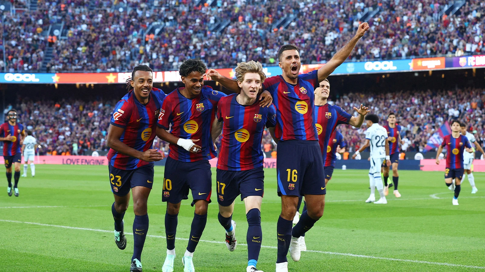 Galatasaray'ın Şampiyonlar Ligi'ndeki rakibi Barcelona zorlanmadan kazandı