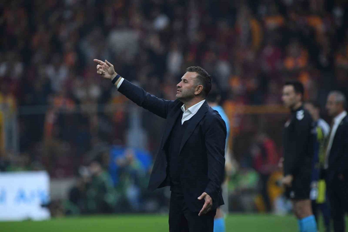 Okan Buruk, Fenerbahçe'yi 2-1 yenen Galatasaray'da Kartal'a ilk derbi zaferini aldı