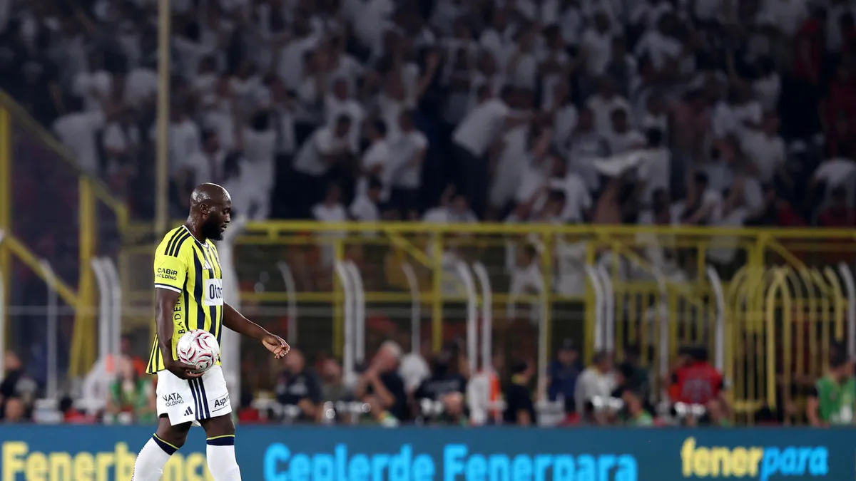 Derbi sırasında fenalaşan Fenerbahçe taraftarı hayatını kaybetti