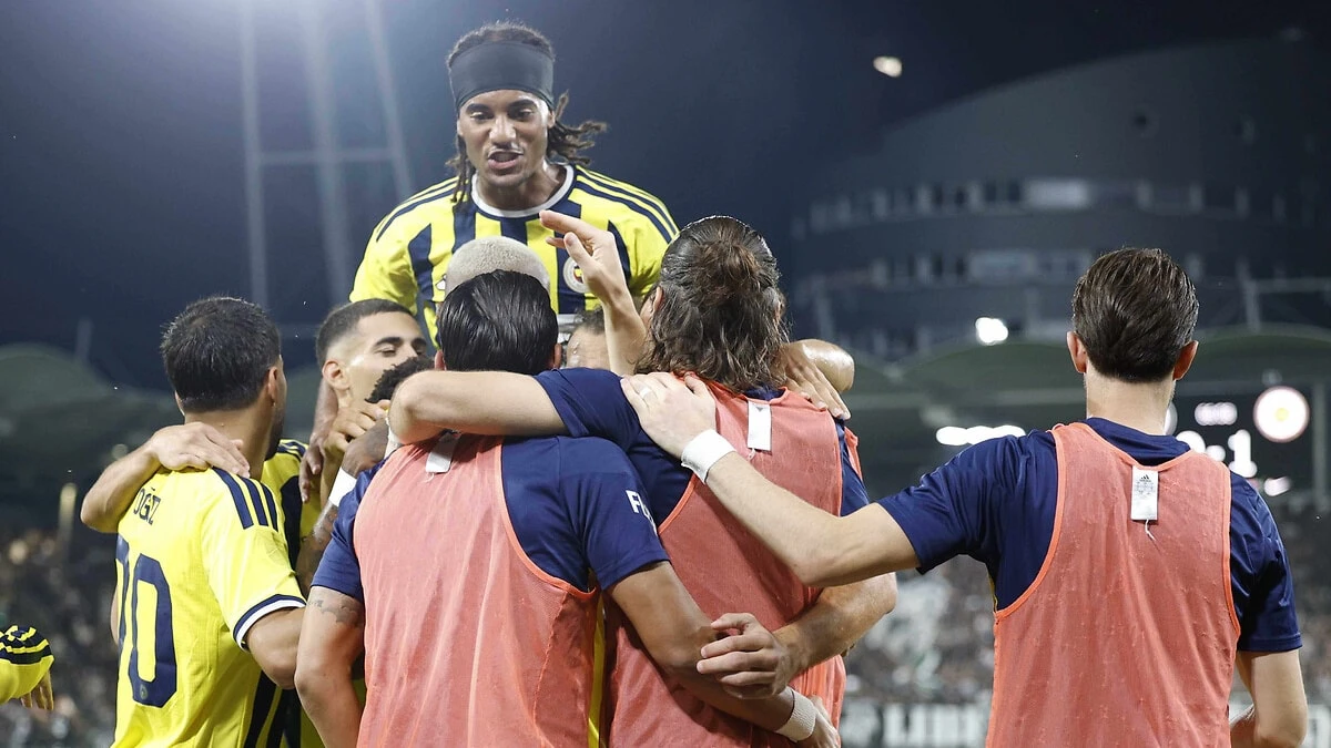 Fenerbahçe - Lyon maçının ilk 11'leri