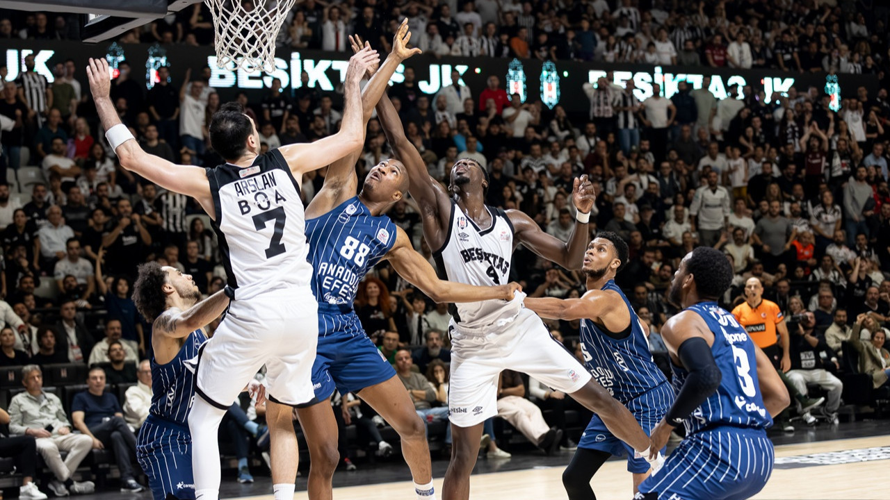 Anadolu Efes-Beşiktaş maçı bahane, Muratcan ve Sinan'ın sohbeti şahane