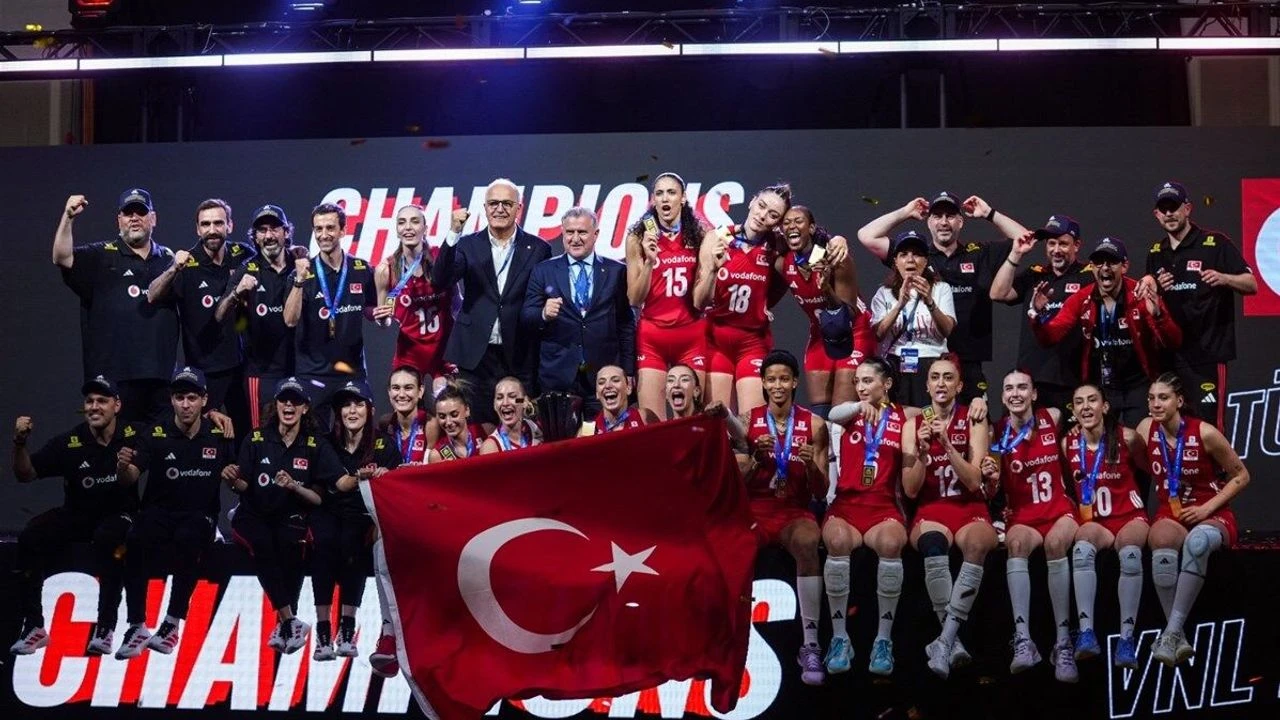 Türkiye-Almanya voleybol maçı ne zaman, hangi kanalda? Filenin Sultanları çeyrek final rakibi Almanya oldu, maç tarihi b