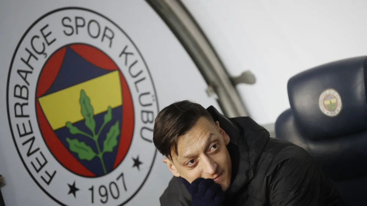 Futbol tarihinin en iyi 100 futbolcusu! Süper Lig’in eski yıldızları listede...