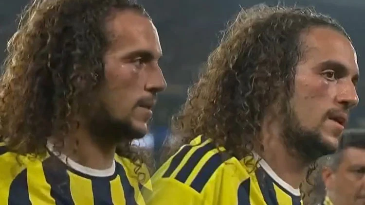 Fenerbahçe-Beşiktaş derbisinde korkutan an: Guendouzi ile Agbadou kafa kafaya çarpıştı!