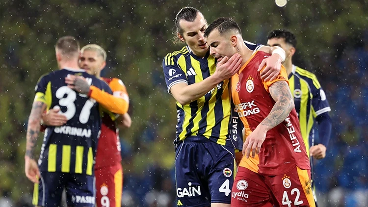 Galatasaray ve Fenerbahçe, Avrupa'da da nefes nefese!