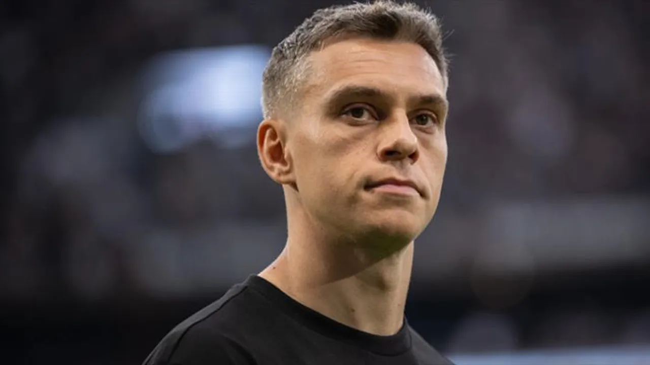 Leandro Trossard ilk kez forma giydi.