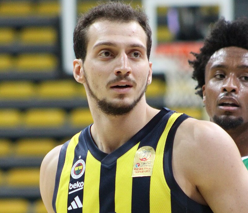10 Yıl Sonra Fenerbahçe’den Ayrıldı