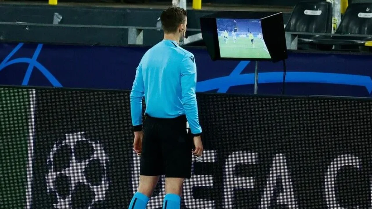 UEFA yeni sistemini duyurdu: Hakem kararlarında "Clear Line" dönemi