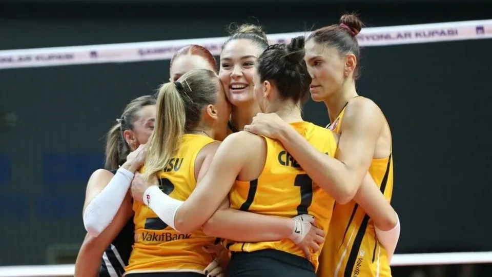 Şampiyonlar Kupası'nda şampiyon Vakıfbank oldu: Çekişmeli maçta Eczacıbaşı'nı devirdi