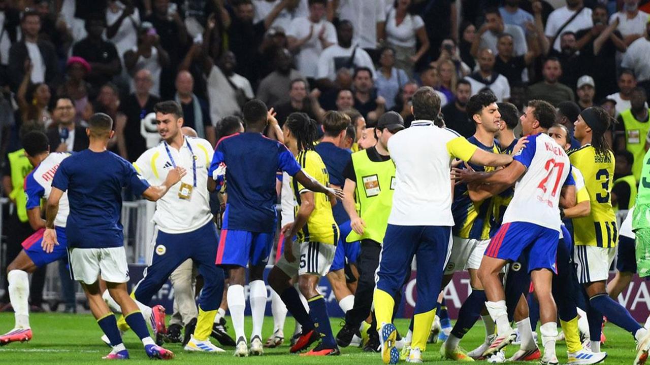 UEFA Fenerbahçeli futbolculara ceza kesti!