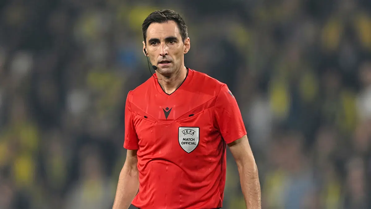 Olaylı Barcelona maçının hakemi, Fenerbahçe-Slavia Prag karşılaşmasına atandı! UEFA resmen duyurdu