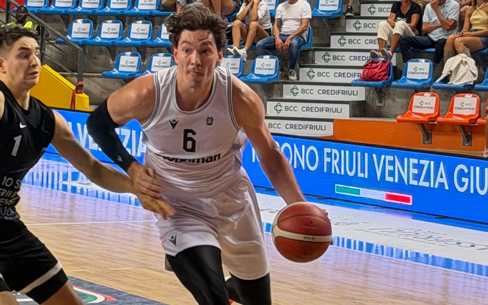 Cedi Osman ilk maçında en skorer