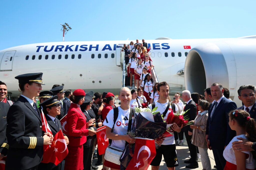Filenin Sultanları şampiyonluk kupasıyla yurda döndü