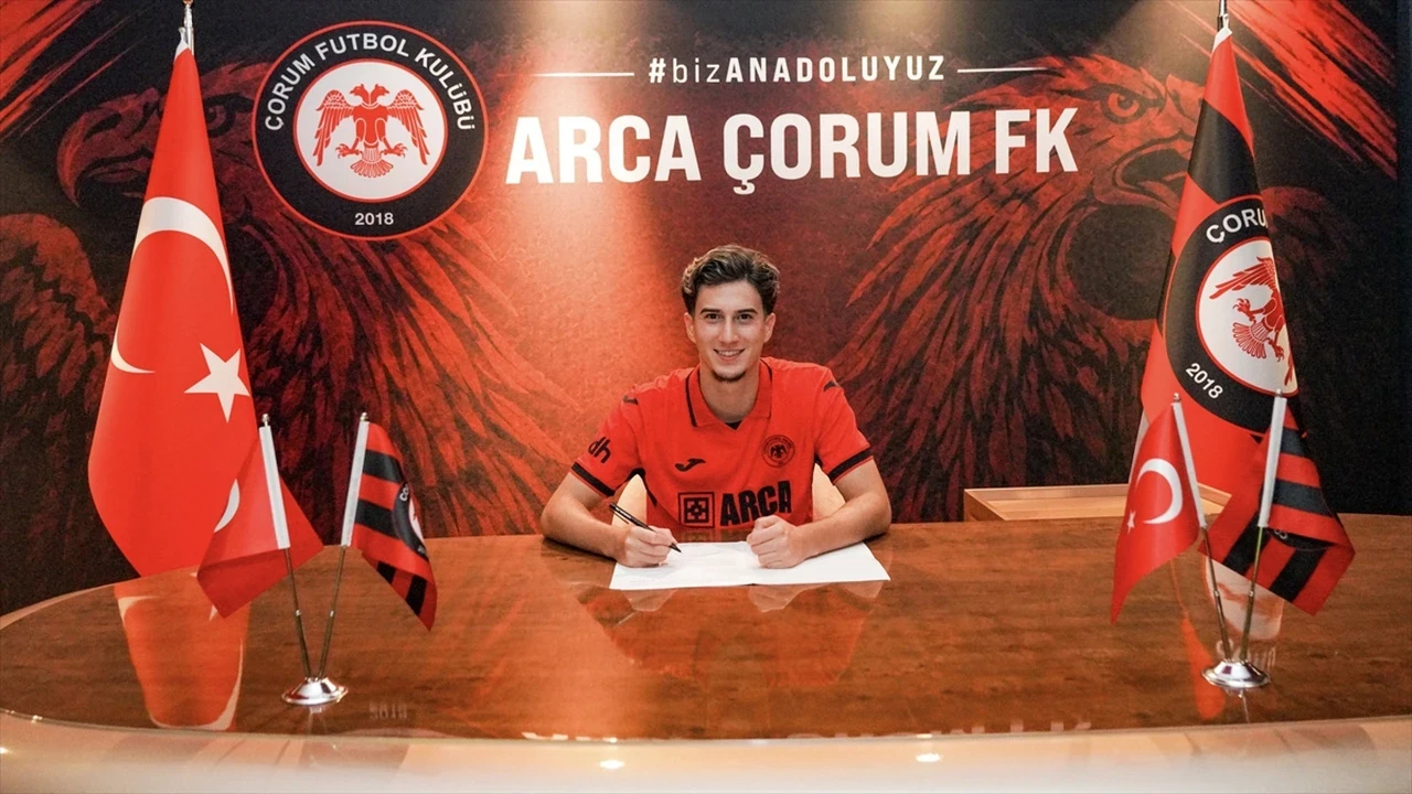 Trabzonspor'da ayrılık resmen açıklandı genç forvet Arca Çorum FK'ye imza attı