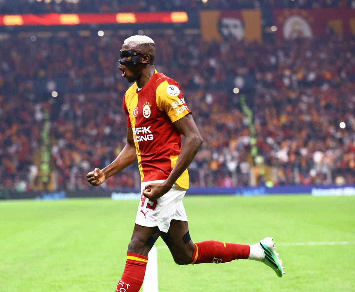 Osimhen Fenerbahçe derbisinde 2 gol attı, ligdeki gol sayısını 8'e çıkardı