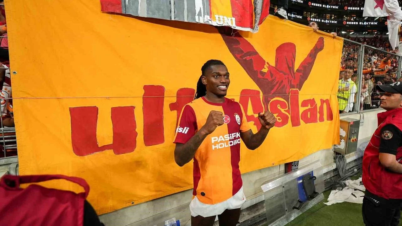 Galatasaray'ın Galibiyetinde Rafael Leao'dan Üçlü Kutlama