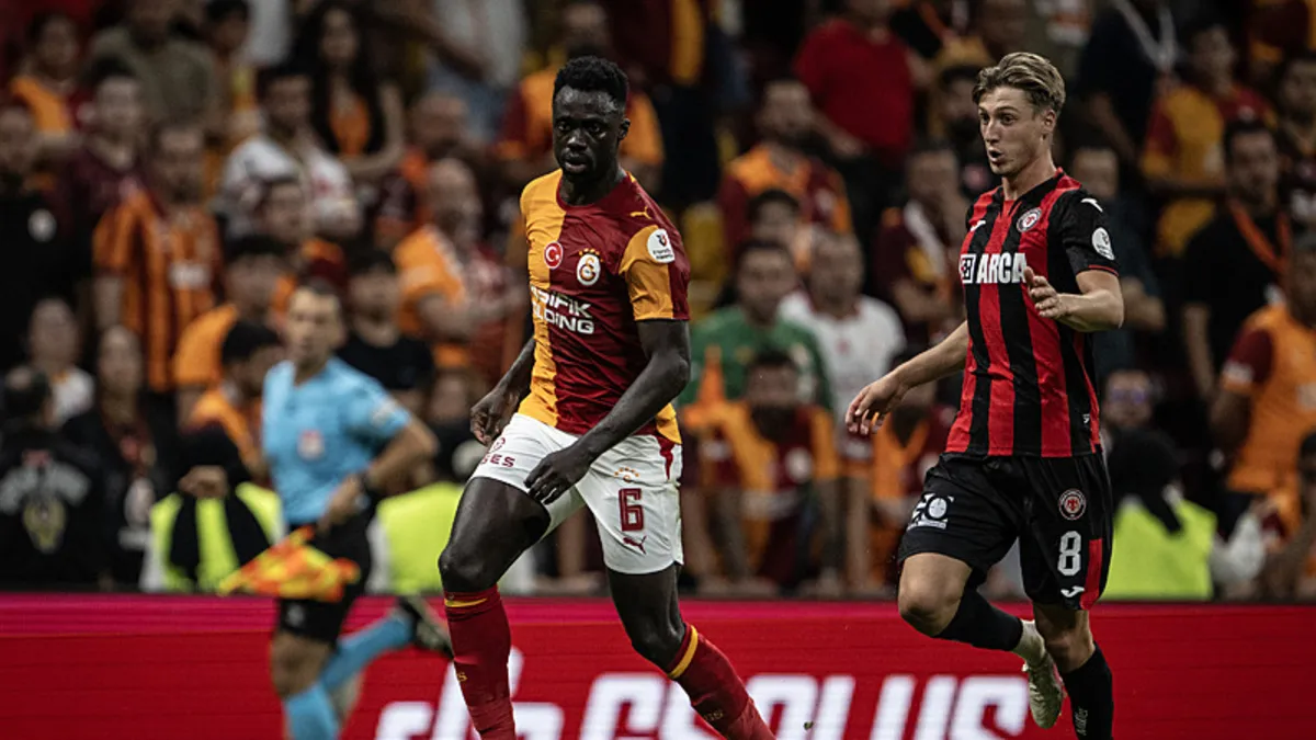 Galatasaray’da Davinson Sanchez’den inanılmaz hata! Okan Buruk destek istedi - Galeri - Trend Spor