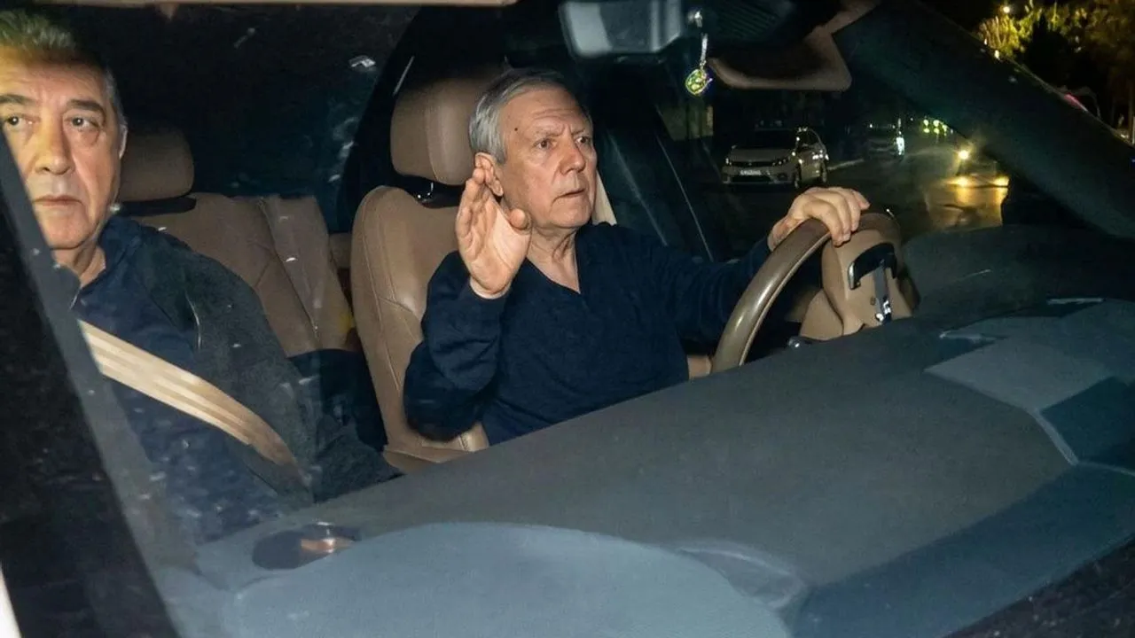 Fenerbahçe'de kara bulutlar dağılmıyor! İsmail Kartal ve Aziz Yıldırım aynı akşam kaza yaptı