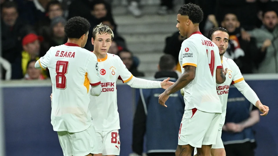 Sosyal medya bunu konuştu: Galatasaray'dan Şampiyonlar Ligi'nde büyük başarı | Futbol Haberleri