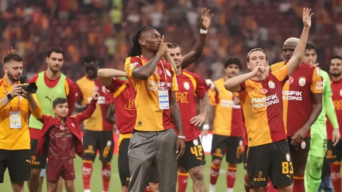 Rafael Leao'dan Galatasaray taraftarlarına mesaj: 'Şampiyonluk ve kupalar için buradayım'