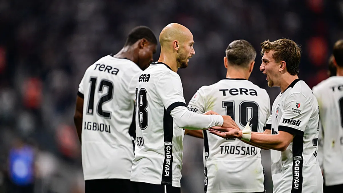 SON DAKİKA | Beşiktaş sezona galip başladı! Kırmızı çıkan maçta Eyüpspor mağlup