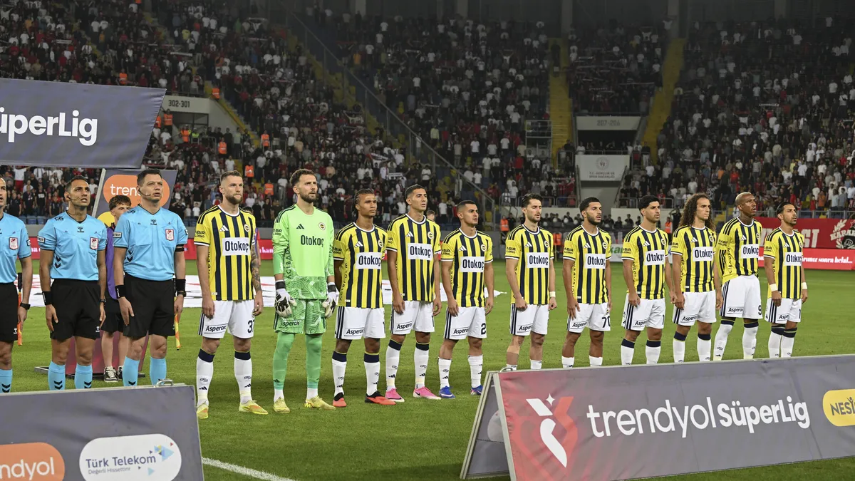 Fenerbahçe’de sürpriz ayrılık! Kiralık transferi konusunda anlaştılar