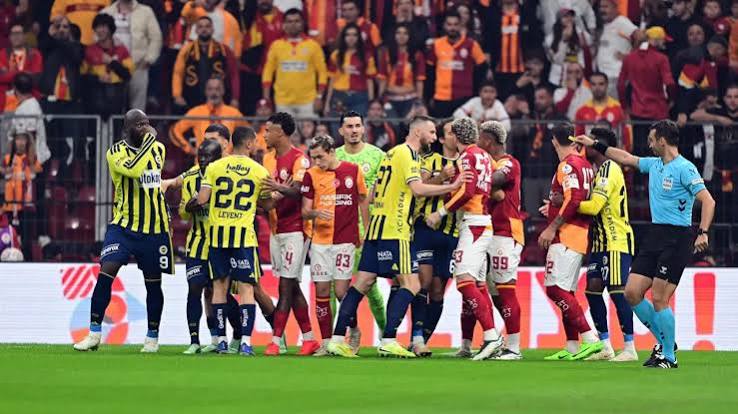 Galatasaray derbiyi kazandı, Trabzonspor geri döndü