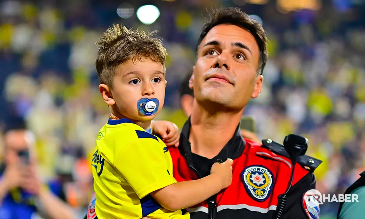 Minik taraftar Göktuğ statta ağırlandı: Gençlerbirliği maçında forması çıkarılan küçük Fenerbahçe-Olimpik Lyon maçında