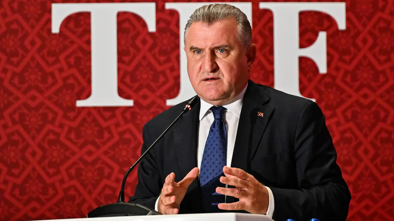 Bakan Bak'tan hakem değerlendirmesi! 'Önemli olan hatayı en aza indirmek'