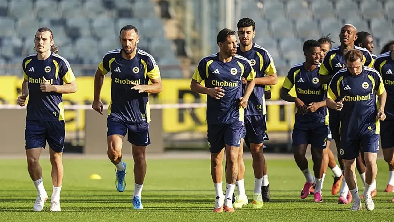 Fenerbahçe’de sıcak gelişme: Yıldız isme İngiltere’den dev teklif