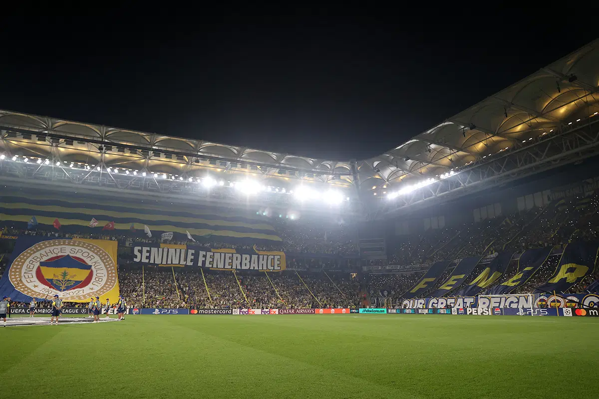 Dev koreografi: Fenerbahçe tribünlerinde görsel şölen