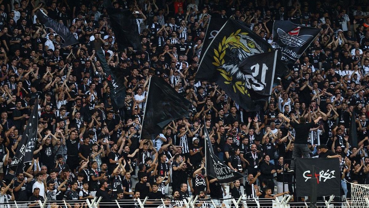 Beşiktaş - Kauno Zalgiris maçı 3-0 olduğu anda Dolmabahçe'de tüm tribünler aynı sesle inledi